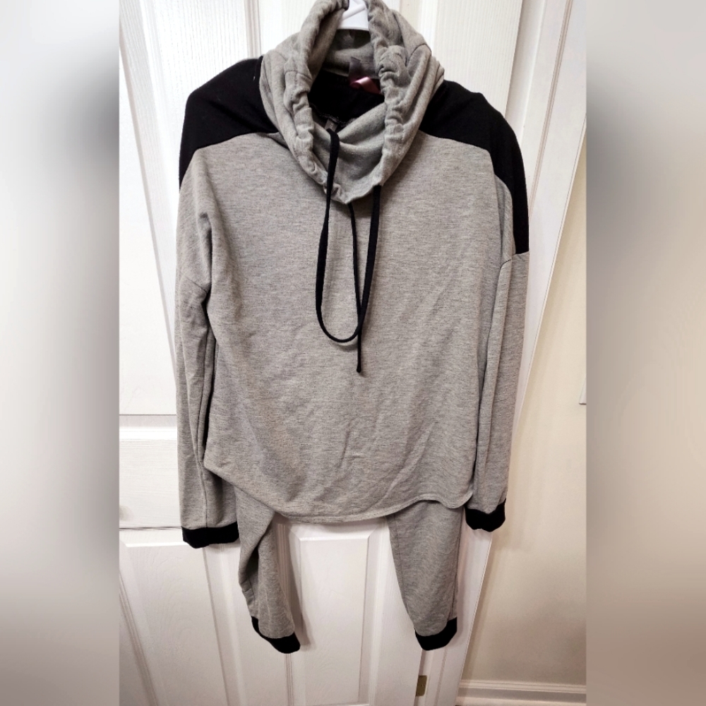 Vince camuto lounge set